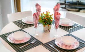 Apartment, 3 Bedrooms | In-room dining