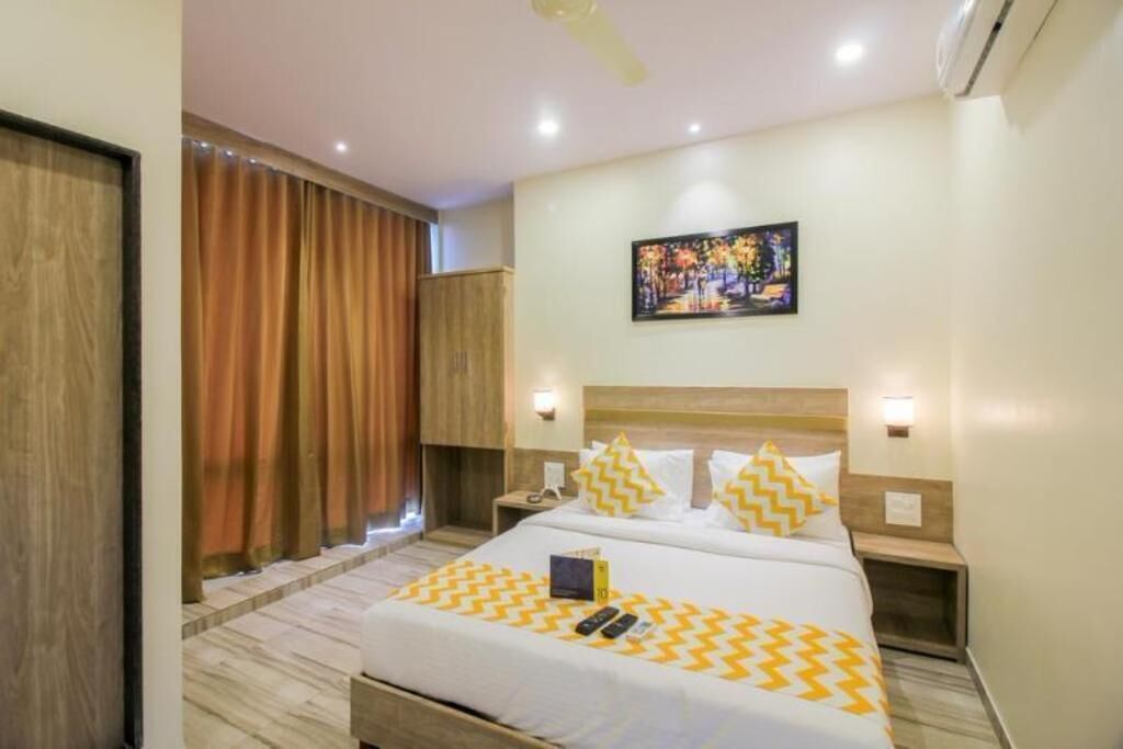 Roupas de cama premium, escrivaninha, quartos à prova de som