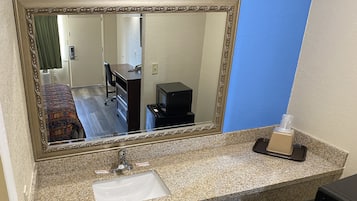 Bañera con ducha, toallas