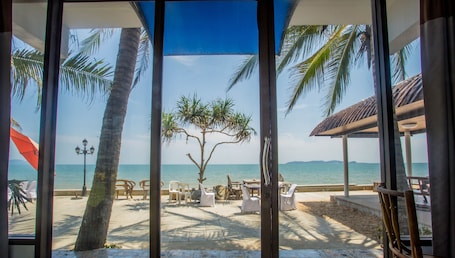 Seaside Residence - Ground floor | ๊ฐ์ค์์ ๋ณด์ด๋ ์ ๋ง