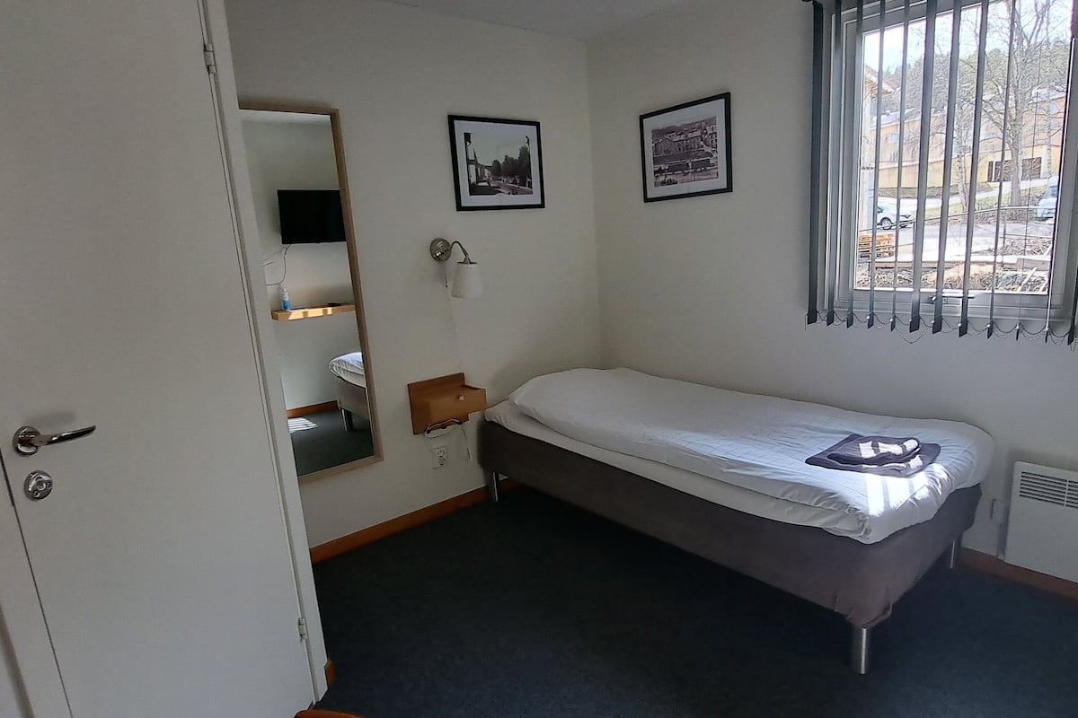 Single Room | Individually decorated, individually furnished, blackout drapes