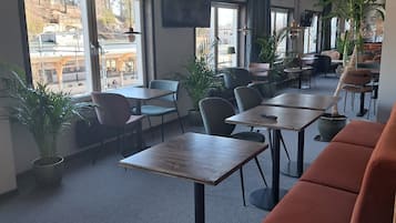 Free local cuisine breakfast on weekdays