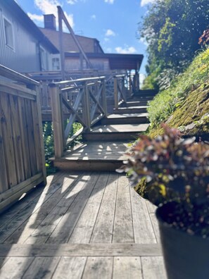 A wooden deck with steps leading to a house. - Kramfors Stadshotell (Kramfors)