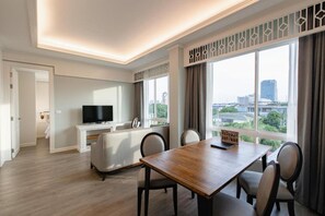 Suite, 2 chambres | Coin séjour