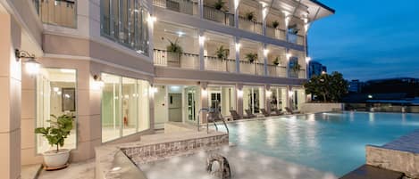 Outdoor pool, sun loungers