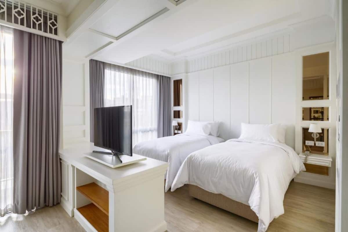 Premier Twin Room | 2 bilik tidur, meja, ruang kerja komputer riba