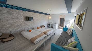 Free WiFi, bed sheets