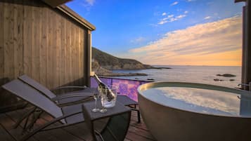 Deep-soaking bathtub