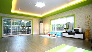 Room (Symphony) | Individually decorated, individually furnished, blackout drapes