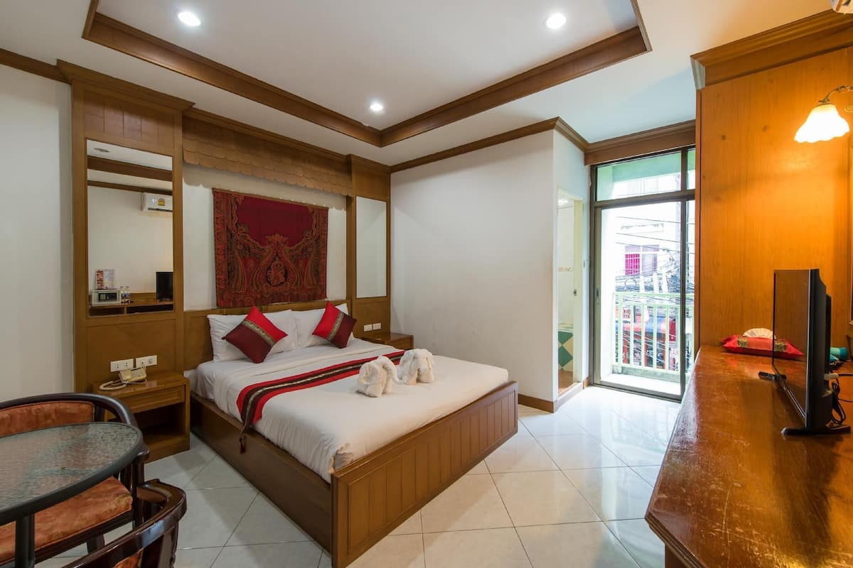 Standard Double Room | 迷你吧、客房內保險箱、書桌、免費無線上網