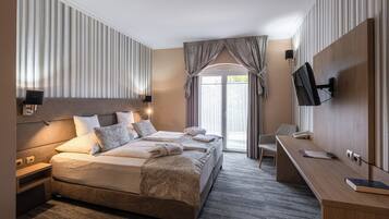 Superior Room | Minibar, in-room safe, desk, blackout curtains