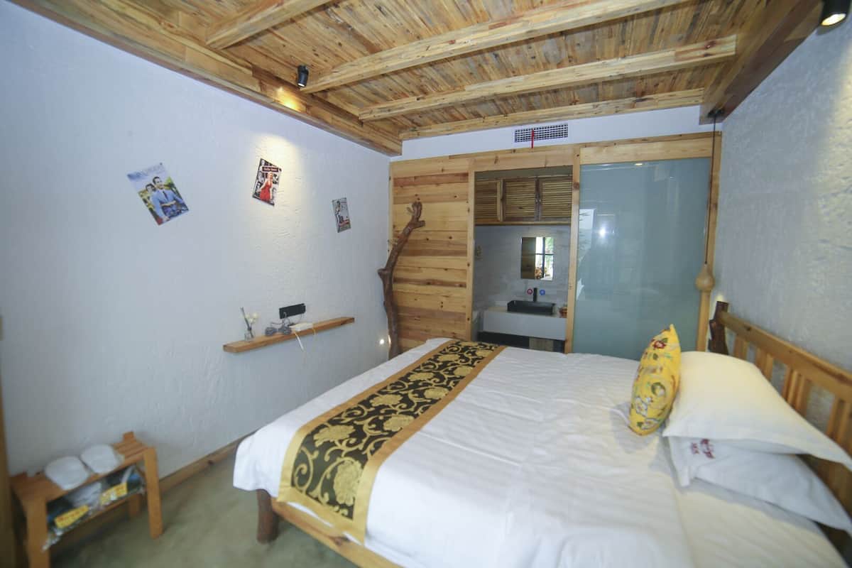Signature Double Room | Desk, WiFi (free)
