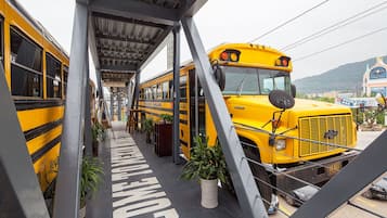 8 beds in shared dorm(School bus) | Desk, free WiFi