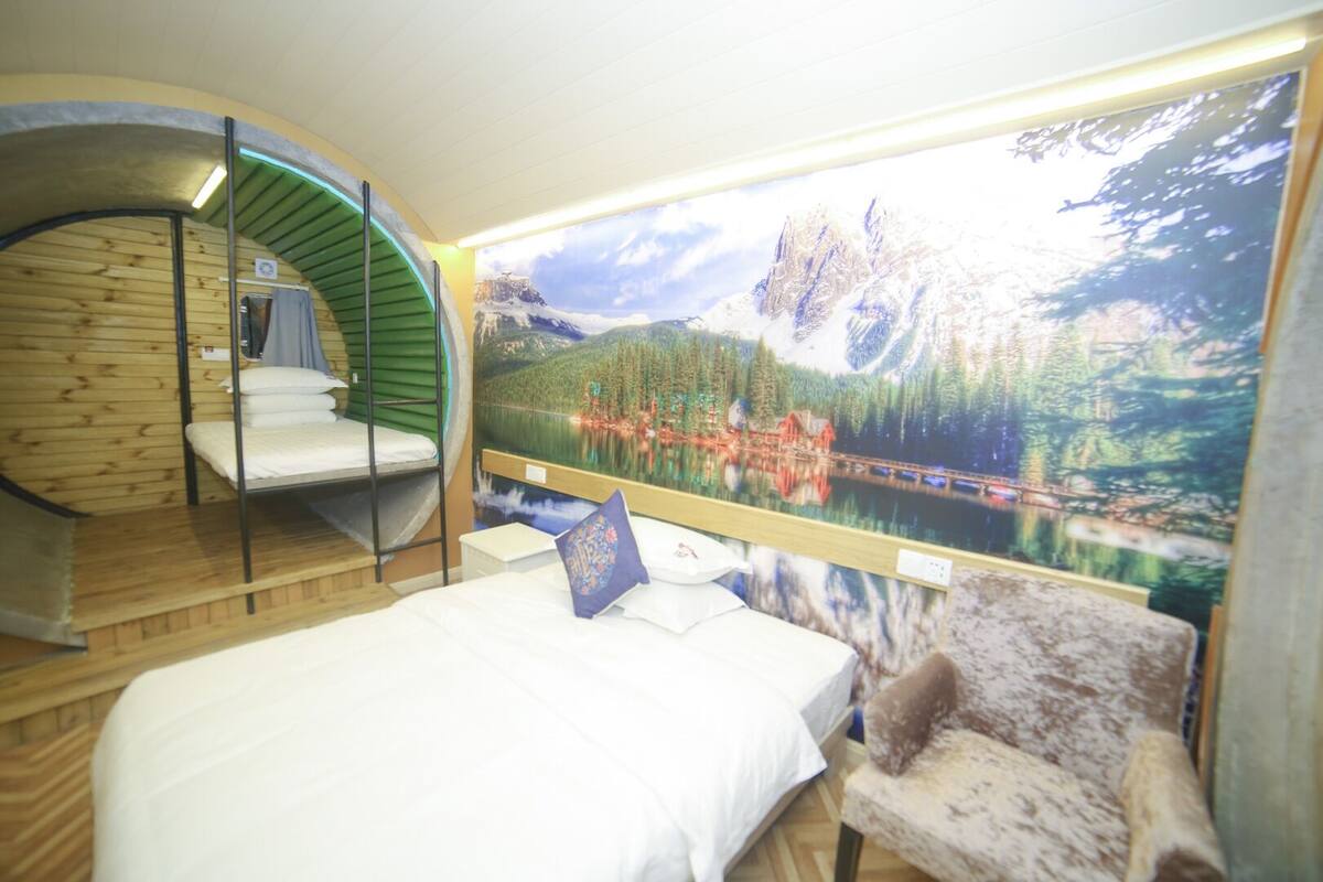 Signature Room | Desk, WiFi (free)