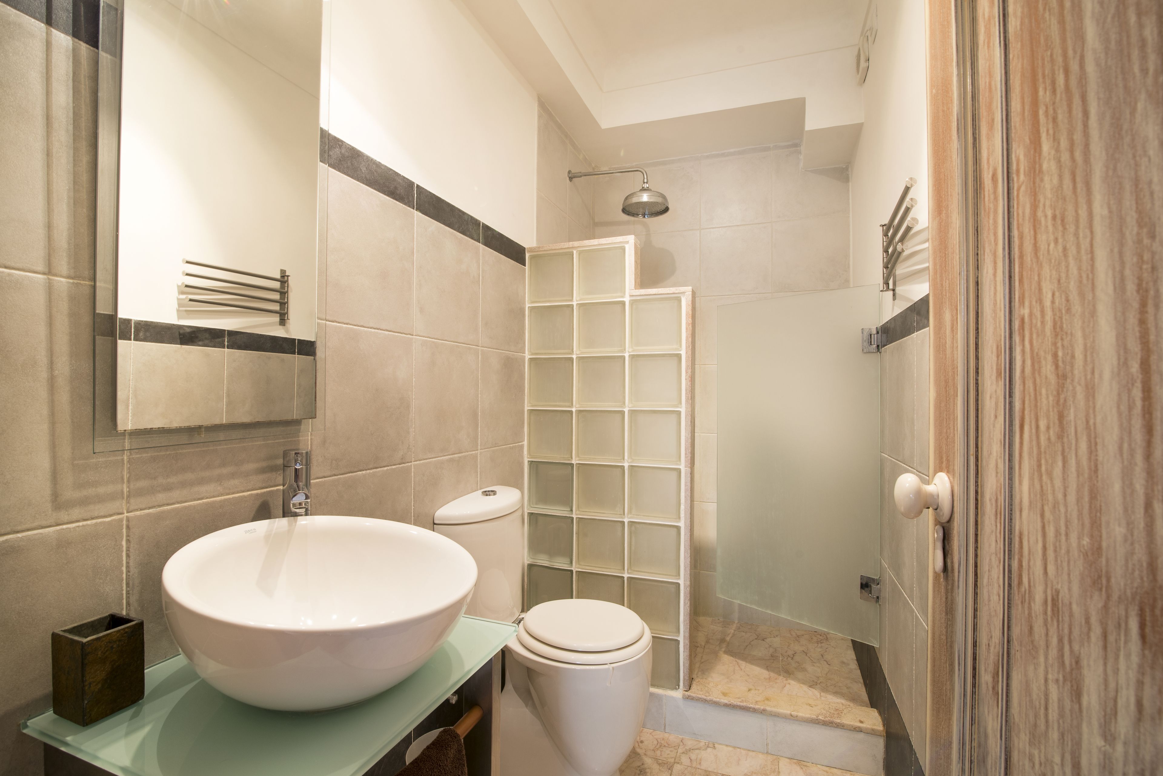 Apartamento, 3 quartos, 2 banheiros | Banheiro | Chuveiro, produtos de toalete grátis, secador de cabelo, bidê