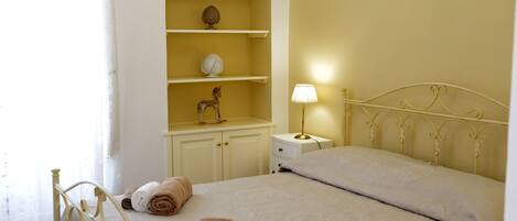 Chambre, balcon | Literie de qualité supérieure, lits bébé (en supplément), Wi-Fi gratuit