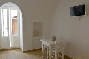 Studio | In-room dining