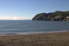 Beach nearby - Affittacamere LevantoMare (Levanto)