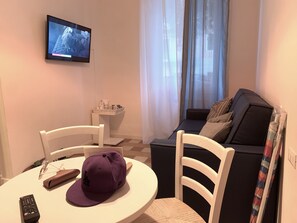 Superior Quadruple Room | Living room | TV - Affittacamere LevantoMare (Levanto)