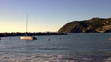 Una spiaggia nelle vicinanze