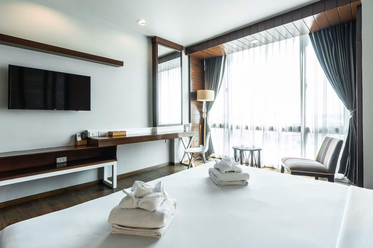 1 bedroom, premium bedding, minibar, in-room safe
