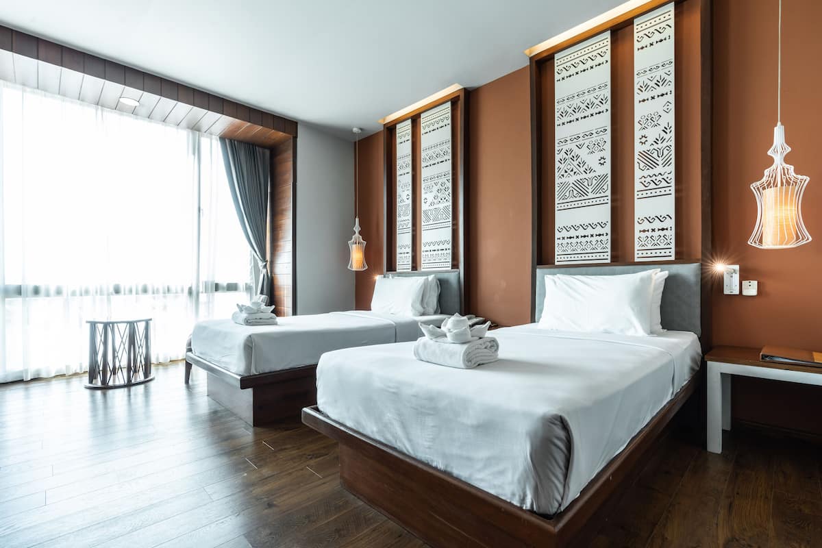 deluxe twin room | 1 bedroom, premium bedding, minibar, in-room safe