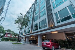 A modern building with large windows and a parking area. - Grand Hotel Vientiane (Vientiane)
