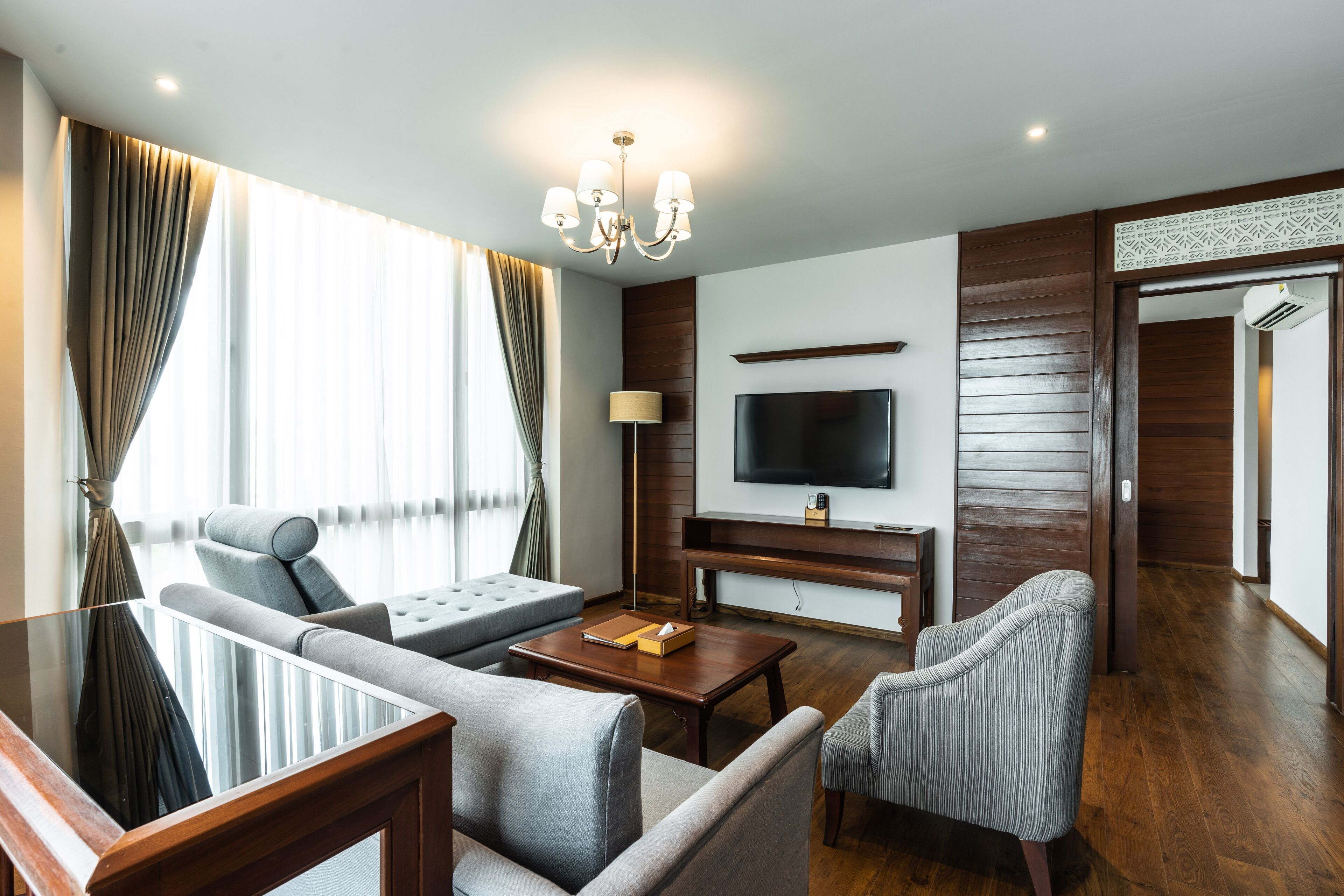 junior suite | living area | 32-inch lcd tv with satellite channels, tv