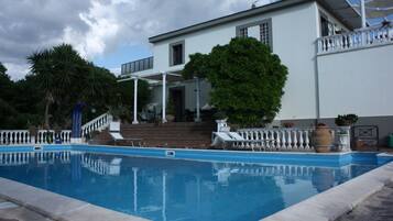 Outdoor pool, sun loungers