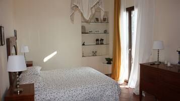 Camera Classic con letto matrimoniale o 2 letti singoli, bagno privato, vista piscina | 1 camera, biancheria da letto di alta qualità, con stile personalizzato