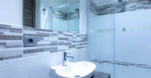 Double or Twin Room | Bathroom | Shower, free toiletries, hair dryer, bidet