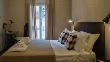 Doppelzimmer | Hochwertige Bettwaren, Schreibtisch, kostenloses WLAN, Bettwäsche