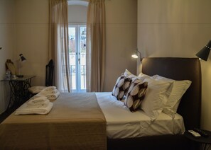 Doppelzimmer | Hochwertige Bettwaren, Schreibtisch, kostenloses WLAN, Bettwäsche