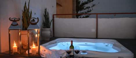 Indoor spa tub