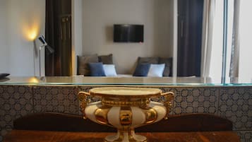 Hochwertige Bettwaren, Schreibtisch, kostenloses WLAN, Bettwäsche