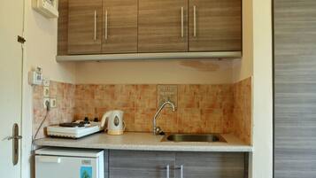 Fridge, stovetop, electric kettle, cookware/dishes/utensils