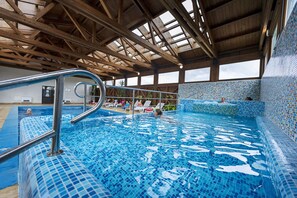 Piscina coberta i piscina a l'aire lliure de temporada 