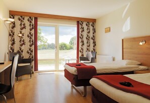 A hotel room with two beds, a desk, a chair, and a view of the outdoors. - Araslöv Golf & Resort (Färlöv)