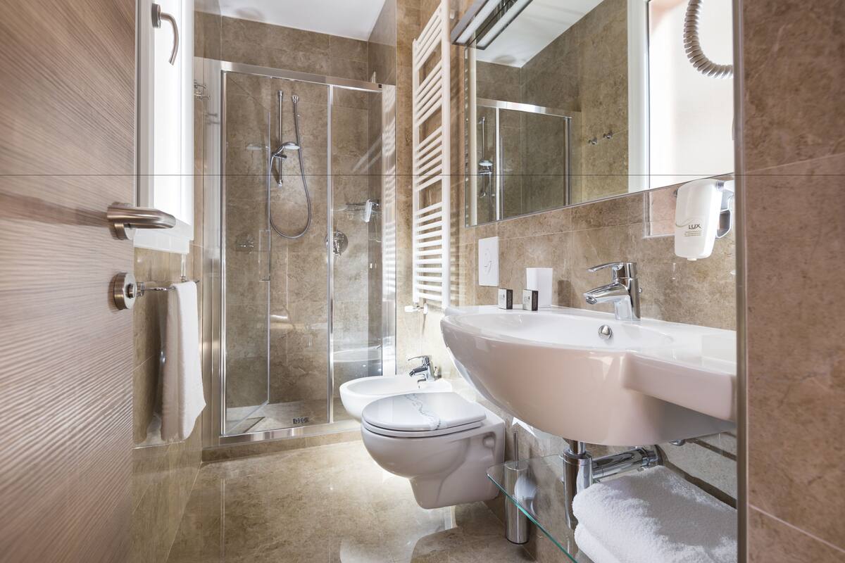 shower, free toiletries, hair dryer, slippers