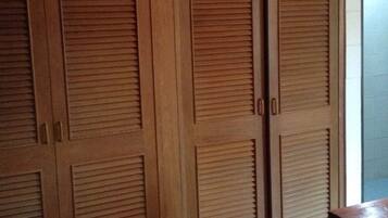 4-Bedroom Condo with Sea View | Bathroom | Shower, free toiletries, hair dryer, towels