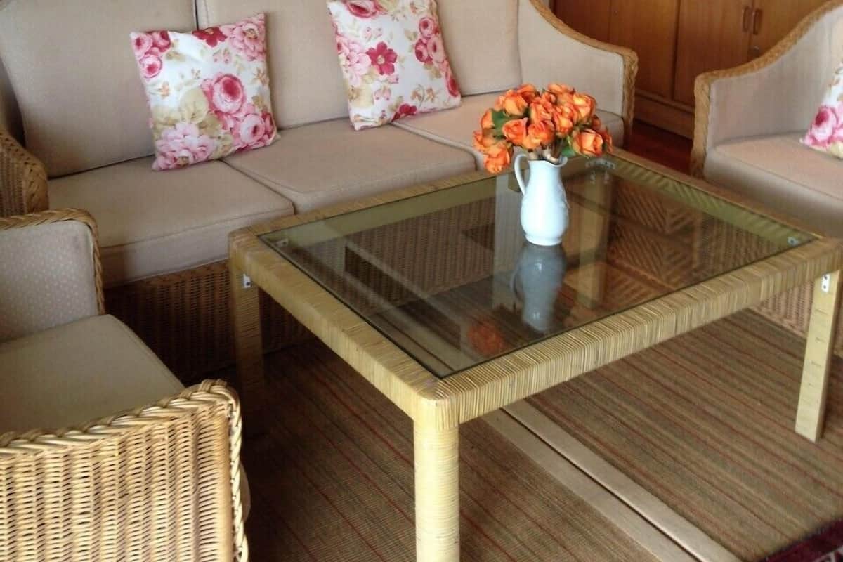 4-Bedroom Condo with Sea View | Living room | 32-inch flat-screen TV with cable channels, TV