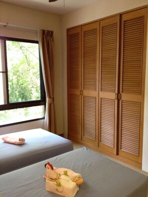 4-Bedroom Condo with Sea View  | 4 개의 침실, 책상, 다리미/다리미판, 무료 WiFi