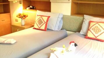 4-Bedroom Condo with Sea View | 4 ห้องนอน, โต๊ะทำงาน, เตารีด/โต๊ะรีดผ้า, Wi-Fi ฟรี