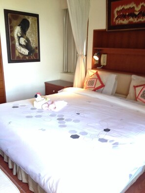 4-Bedroom Condo with Sea View  | 4 camere, una scrivania, ferro/asse da stiro, Wi-Fi gratuito