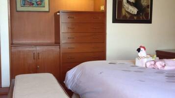 4-Bedroom Condo with Sea View | 4 bedrooms, desk, iron/ironing board, free WiFi