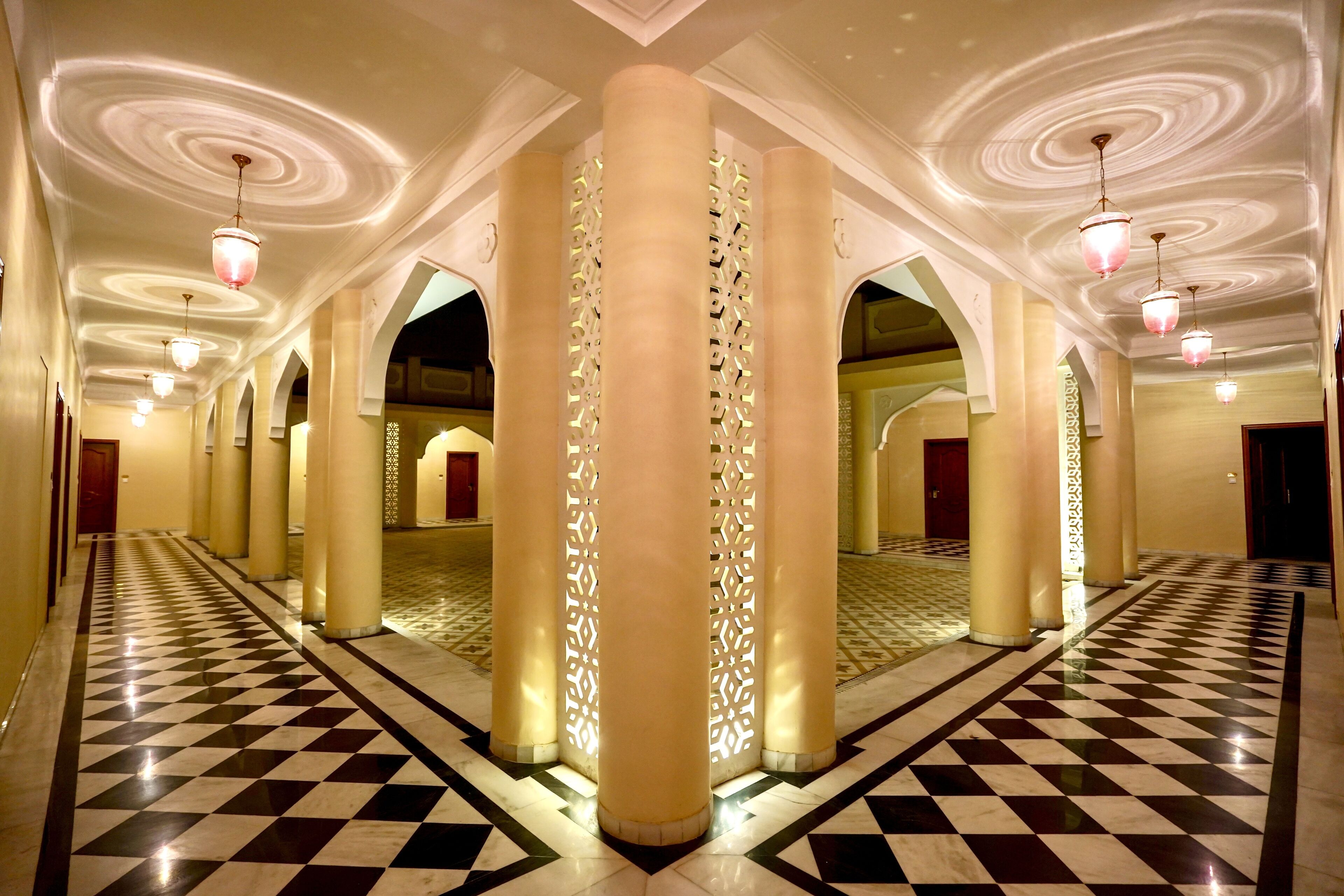 客房 | 办公桌、折叠床/加床（额外收费）、免费 WiFi、床单