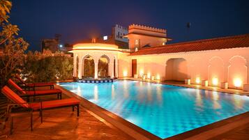 屋内プール、屋外プール