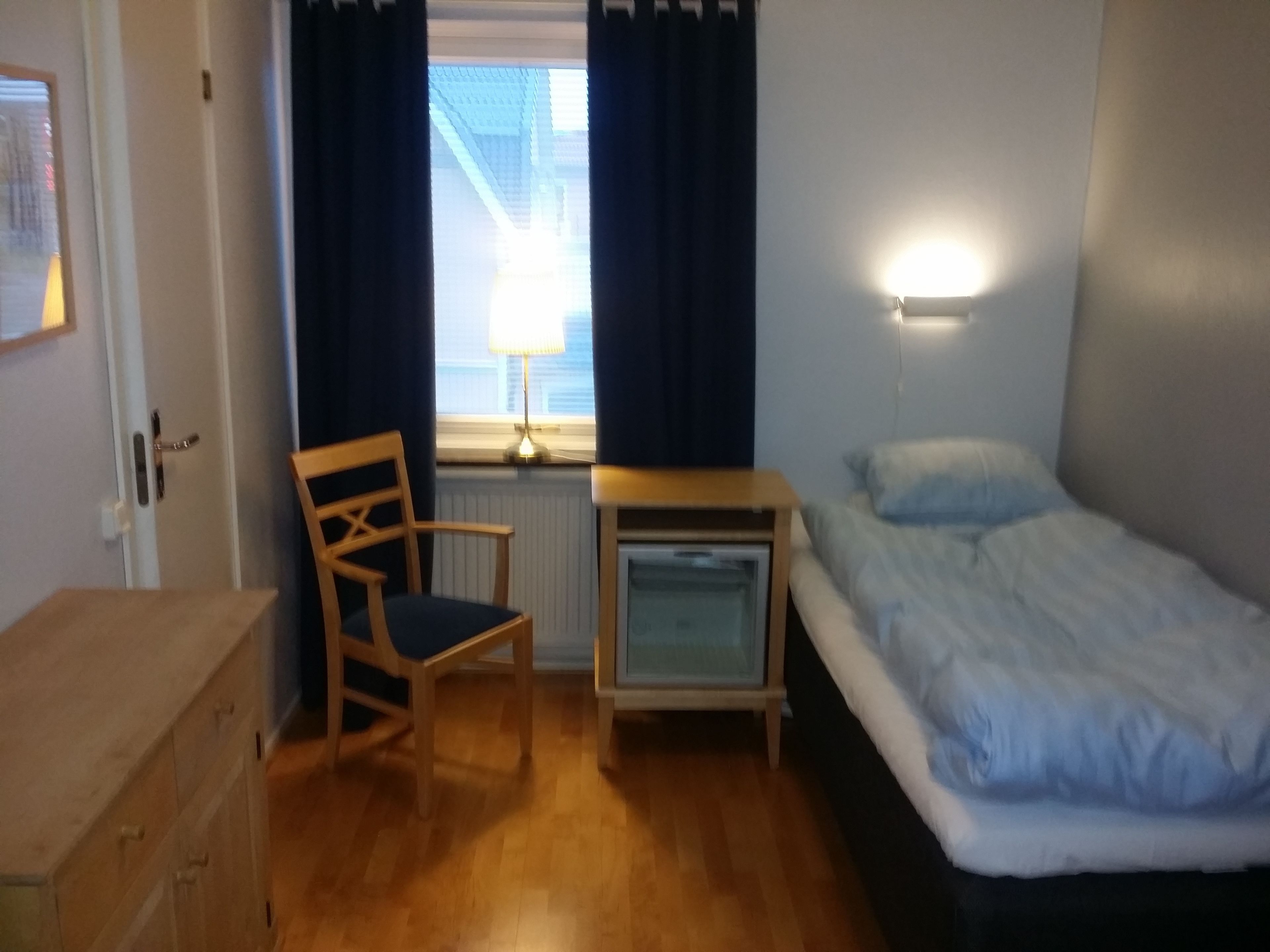 single room | desk, blackout curtains, iron/ironing board, free cots/infant beds