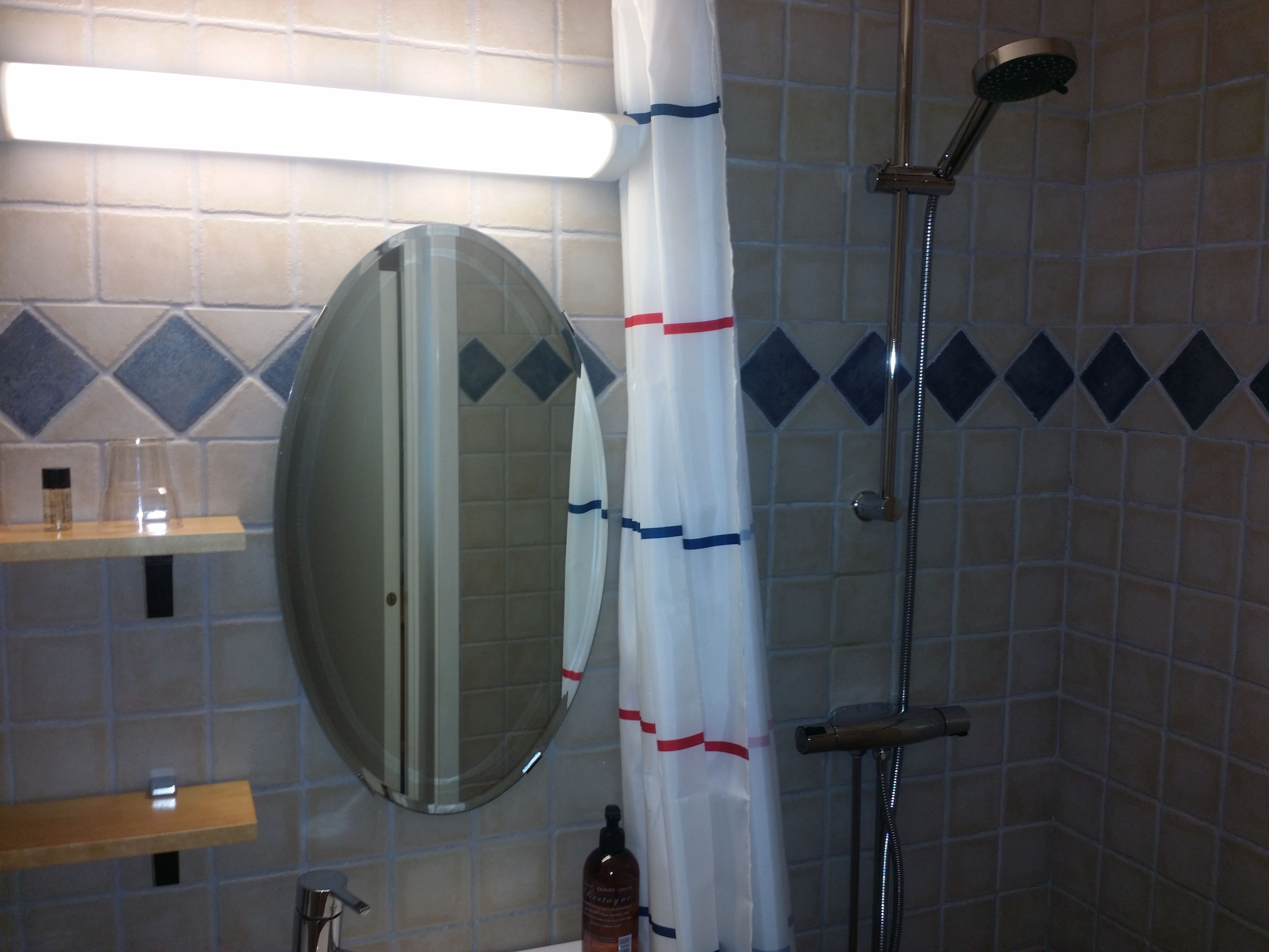 single room | bathroom | shower, free toiletries, hair dryer, towels