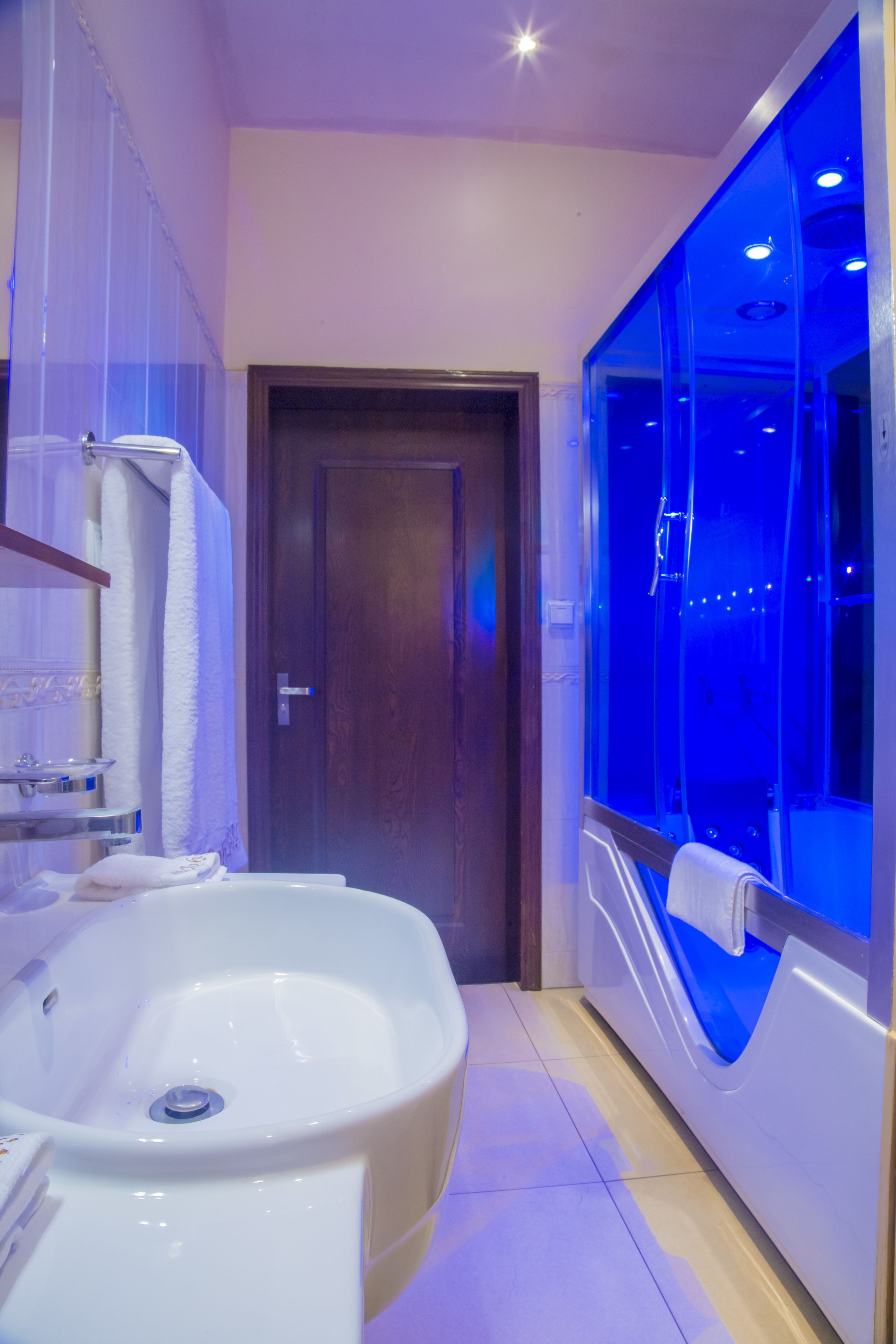 Bathroom | Jetted tub, rainfall showerhead, free toiletries, hair dryer